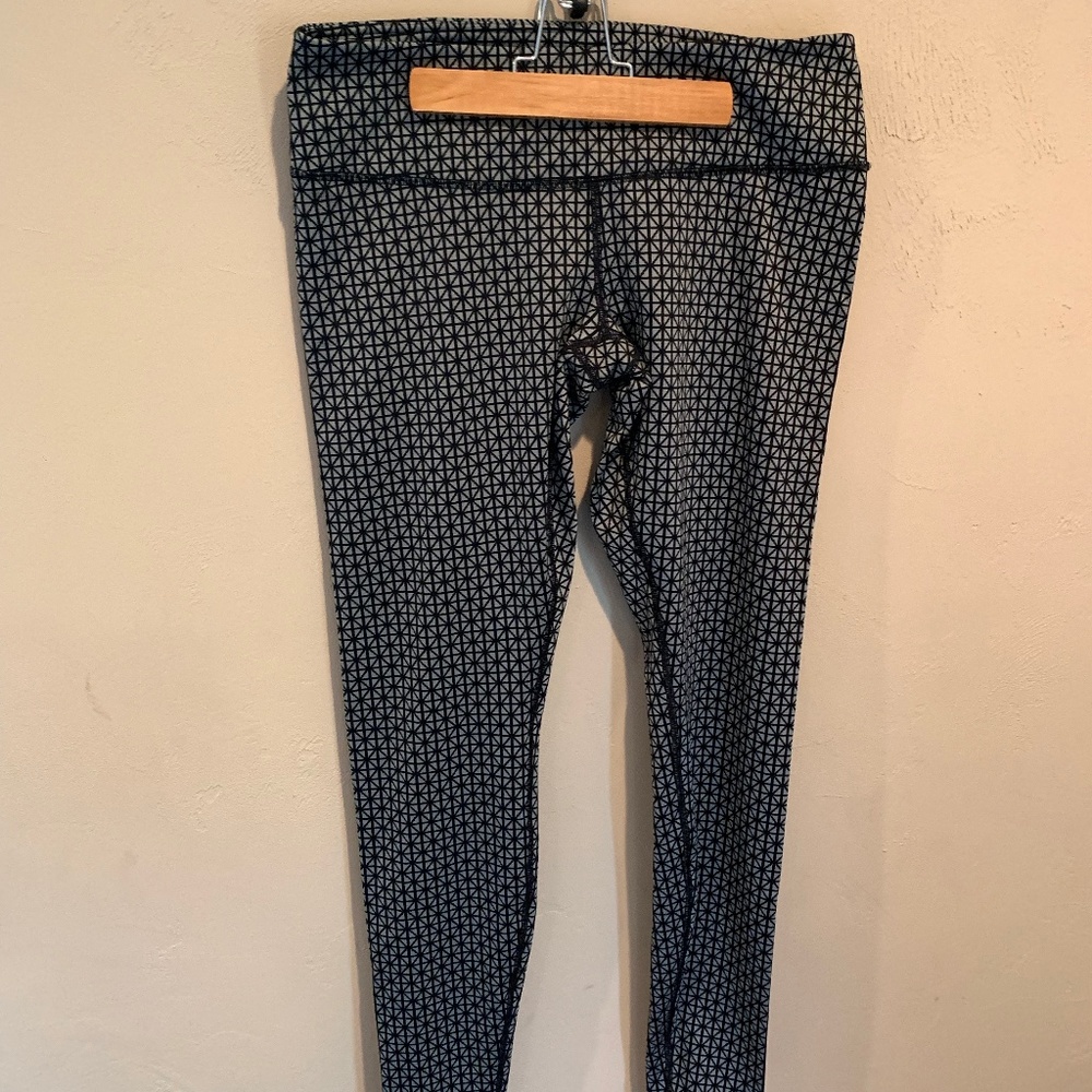 Black and Grey Wunder Under Lululemon leggings